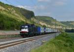 182 571 mit einem Containerzug am 02.06.2012 bei Karlstadt.