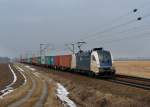 182 521 mit einem Containerzug am 22.02.2012 bei Stephansposching.