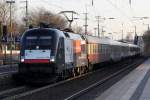 ES 64 U2-026 mit HKX 1805 bei der Durchfahrt in Recklinghausen 1.4.2013