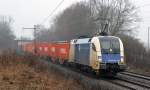 ES 64 U2 - 021 der Wiener Lokalbahn zog am 11.04.13 einen Containerzug durch Ahlten Richtung Lehrte.