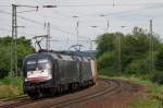 ES 64 U2 - 033 + ES 64 U2 - xxx mit Containerzug am 15.08.2013 in Gtzenhof gen Fulda.