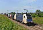 182 560 mit einem Containerzug am 07.08.2013 bei Plattling.