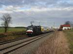Die ES 64 U2-009 mit einem M nach Salzburg am 23.12.2013 unterwegs bei Hilperting.