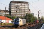 WLC ES 64 U2-066 am 7.6.13 mit einem KLV nach Duisburg-Rheinhausen in Düsseldorf-Rath.