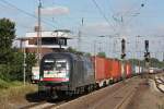 MRCE Dispolok/boxXpress.de ES 64 U2-008 am 6.8.13 mit einem Containerzug in Verden (Aller).