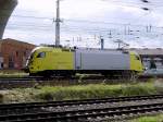 ES 64 U2-050 durchfuhr gerade den Hbf Stralsund und fhrt weiter in Richtung Greifswald.  Stralsund am 07.05.05) 