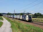 Die ES 64 U2-035 mit einem Containerzug am 06.07.2014 unterwegs bei Tolleterau.