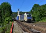 182 560 mit einem Containerzug am 06.07.2014 bei Wernstein am Inn.