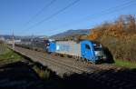 LTE 1216 910 + 182 561 war am 26.10.2013 mit dem Güterzug 48180 unterwegs und wurde von mir im herbstlichen Waltenbach bei Niklasdorf in Fahrtrichtung Bruck an der Mur fotografiert.