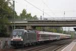 MRCE Dispolok ES 64 U2-034 zieht am 6.10.13 den HKX nach Hamburg durch Düsseldorf-Angermund.
