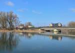 182 560 mit DGS 41133 am 21.01.2015 auf der Isarbrücke bei Plattling.