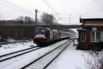 HKX 1806 nach Köln mit Zuglok ES 64 U 2-036 fährt am 31.01.2015 um 9.51 Uhr durch den Bahnhof Natrup-Hagen.