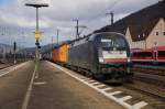 ES 64 U2-069 (182 569) von MRCE bei der Durchfahrt von Gemünden/Main am 25.02.15.