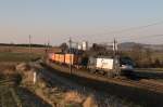 182 571 mit einem Containerzug am 18.