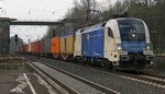 182 520 (ES 64 U2-020) mit Containerzug in Fahrtrichtung Norden.