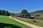 182 598 mit einem Güterzug am 25.08.2016 bei Dollnstein. 