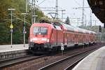 POTSDAM, 26.10.2017, 182 011 als RE1 nach Frankfurt (Oder) im Bahnhof Park Sanssouci