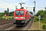 Nachschuss auf 182 004-2 (Siemens ES64U2) von DB Regio Nordost als RE 4311  Hanse-Express  (RE1) von Hamburg Hbf nach Rostock Hbf, der den Bahnhof Büchen auf Gleis 1 verlässt.