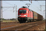 DB 182012-2 hat hier am 12.9.2006 mit einem kurzen Güterzug Seelze verlassen und ist hier bei Dedensen in Richtung Wunsdorf unterwegs.