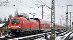 DB Regio Nordost mit dem RE1 nach Frankfurt/Oder mit  182 004  [NVR-Nummer: 91 80 6182 004-2 D-DB] bei winterlichem Wetter am 04.01.21 Berlin Karlshorst.