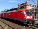182 017 schiebt RE1 Hamburg - Rostock in Schwerin Hbf, 02.04.19
