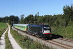 182 518 war am 25. September 2021 mit dem  Alpen-Sylt-Nachtexpress  bei Grabenstätt im Chiemgau in Richtung Salzburg unterwegs.