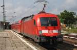 Hier 182 001 mit einem RE1 (RE18114) von Eisenhüttenstadt nach Magdeburg Hbf., bei der Einfahrt am 28.6.2013 in Berlin Wannsee.