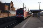 182 024 mit dem IRE  Berlin-Hamburg-Express  (IRE 18096) von Berlin Ostbahnhof nach Hamburg Hbf, bei der Einfahrt in Rathenow.