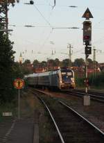 Auf Höhe des nur noch vereinzelt angefahrenen HP  Kaiserslautern Pfaffwerk  fährt Dispo-Taurus ES 64 U2-024 (als 182 524-9 in Diensten der DB Fernverkehr, hier noch im KLeider der WLB) mit