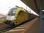 DB 182 525-6 mit der RB 16314 von Halle (S) Hbf nach Eisenach, am 15.11.2013 beim Halt in Gotha.