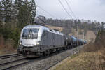 182 601-5 ist mit einem Kesselzug in Richtung Basel unterwegs, aufgenommen in Villnachern AG am 19.01.2022.