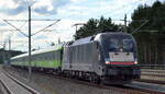 Flixtrain mit der MRCE Dispo  ES 64 U2-005  [NVR-Nummer: 91 80 6182 505-8 D-DISPO] und Wagengarnitur Richtung Berlin am 04.07.22 Durchfahrt Bahnhof Glöwen.