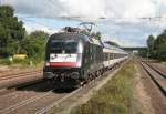 ES 64 U2-030 mit HKX 1802 (Hamburg-Altona–Köln Hbf) am 11.09.2014 in Scheeßel, aufgenommen vom Ende des Mittelbahnsteigs