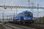 Am 15.01.2026 schleppt die Re 430 112-3 die Loks 183 002-5, von Alex, und die 183 003-3, bereits im blauen WRS Look, durch den Bahnhof Pratteln.