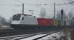 Nochmal ein Bild von 183 701 diesmal ist auch der Zug, den sie am Haken hatte, etwas mit drauf. Aufgenommen am 19.02.2010 in Eschwege West.