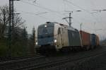 183 705-4 (Typ ES 64 U4) mit einen Containerzug nach Sden unterwegs am 14.11.13