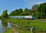 183 004 mit einem ALX nach Hof am 28.05.2013 bei Moosburg.