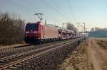 185 187-2 ist am 15.02.2017 mit einen Autozug bei Thüngersheim zu sehen.