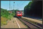 185 107 fhrt im Sommer 2006 mit einem Gterzug durch das Altmhltal Richtung Treuchtlingen.