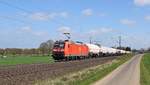 DB Cargo 185 066 mit Kesselwagenzug in Richtung Osnabrück (Bohmte-Stirpe, 03.04.17).