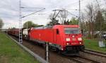 185 248-2 als gemischter Gz fährt an der Angersdorfer Straße in Zscherben auf der Bahnstrecke Halle–Hann. Münden (KBS 590) vorbei. [11.4.2017 - 18:27 Uhr]