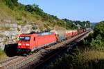 Am 12. September 2016 konnte 185 367 mit dem umgeleiteten EZ 44910 bei Hagenacker im Altmühltal fotografiert werden.