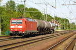 Am 18.05.2017 kam die 185 154-2 von der DB Schenker Rail Deutschland AG , aus Richtung Magdeburg nach Niederndodeleben und fuhr weiter in Richtung Braunschweig .