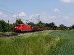Die 185 345 mit einem Güterzug am 02.06.2017 unterwegs bei Straubing.