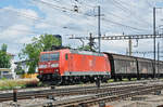 DB Lok 185 125-5 durchfährt den Bahnhof Pratteln. Die Aufnahme stammt vom 07.06.2017.
