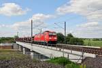 DB Cargo 185 237 mit leerem Autotransportzug in Richtung Hannover (Wahnebergen, 14.06.17).