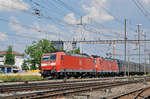 Doppeltraktion, mit den DB Loks 185 134-4 und 185 110-4, durchfahren den Bahnhof Pratteln.