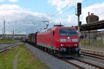 185 162-5 mit gemischtem Güterzug.