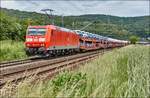 185 171-6 ist mit einen Autozug bei Reilos am 08.06.2017 zu sehen.