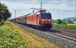 185 121-1 ist mit einen Autozug bei Harrbach am 05.07.2017 unterwegs.